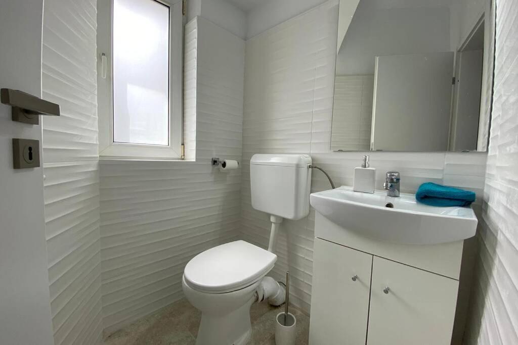 New Luxury Flat In Front Of The Parliament At Unirii Apartament *
